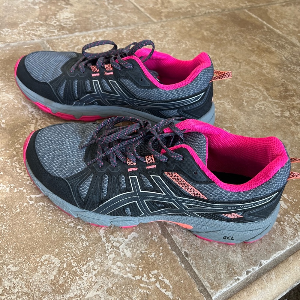 Asics women’s size 9 1/2 barely worn
